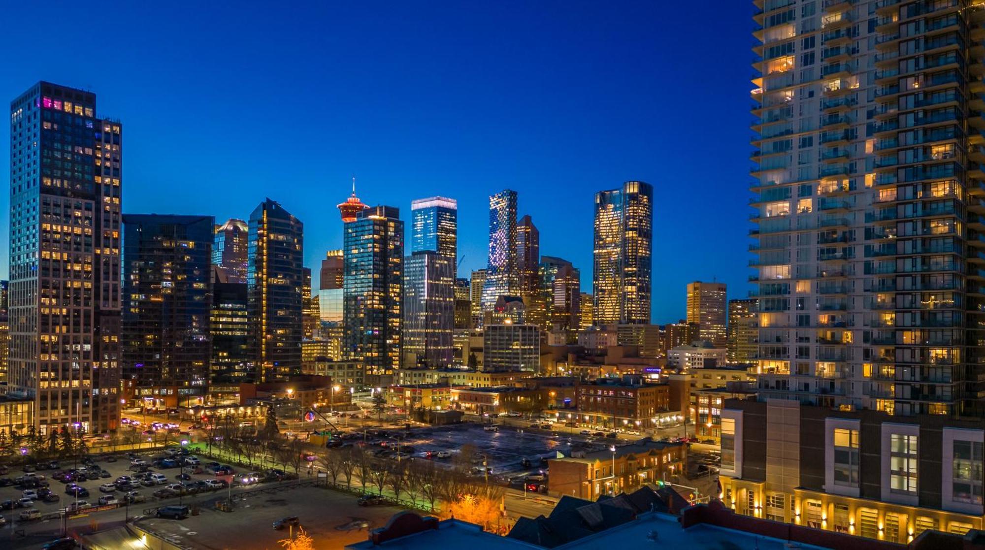 Unbeatable Downtown Experience- Walk To Bars, Casino, Stampede & Saddledome Plus Bonus Banff Pass, Parking & Wine! YYC Dış mekan fotoğraf
